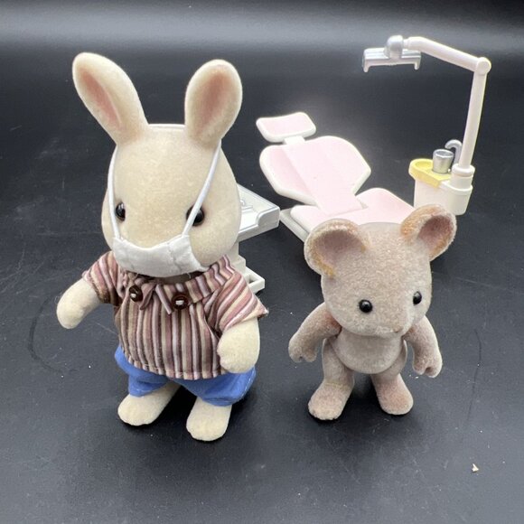 Sylvanian Families Calico Critters Country Dentist Bunny Rabbit Incomplete - Picture 3 of 15